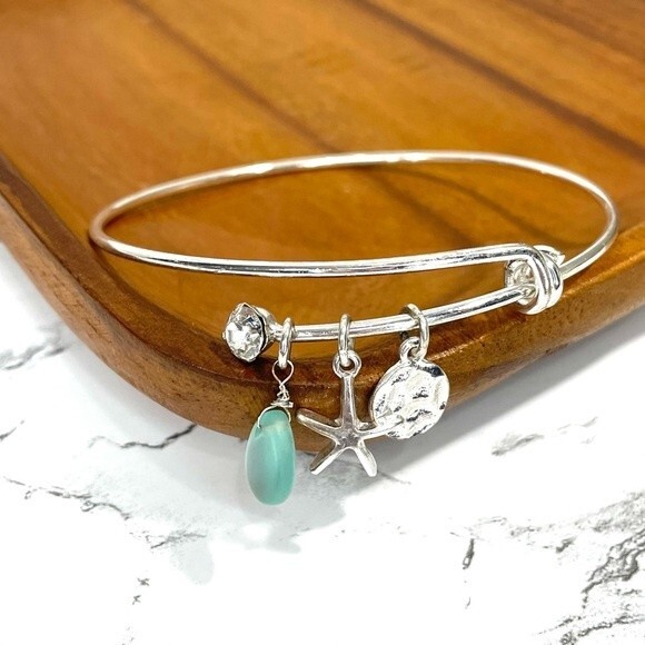 Beach Themed Silver Bangle Bracelet Beach Glass Starfish Sandollar - Picture 1 of 6